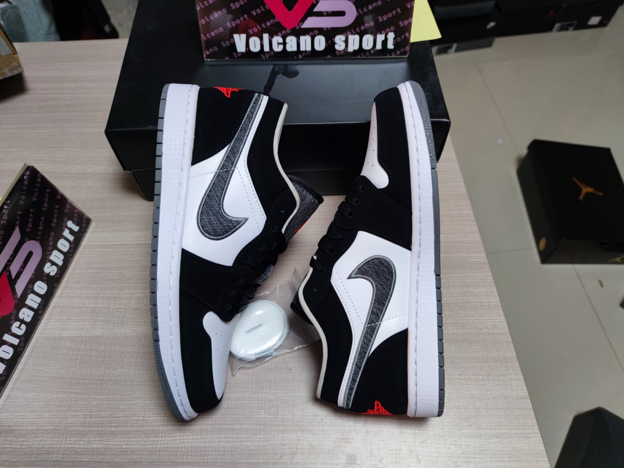 Jordan 1 Low Black White Wolf Grey Infrared 23