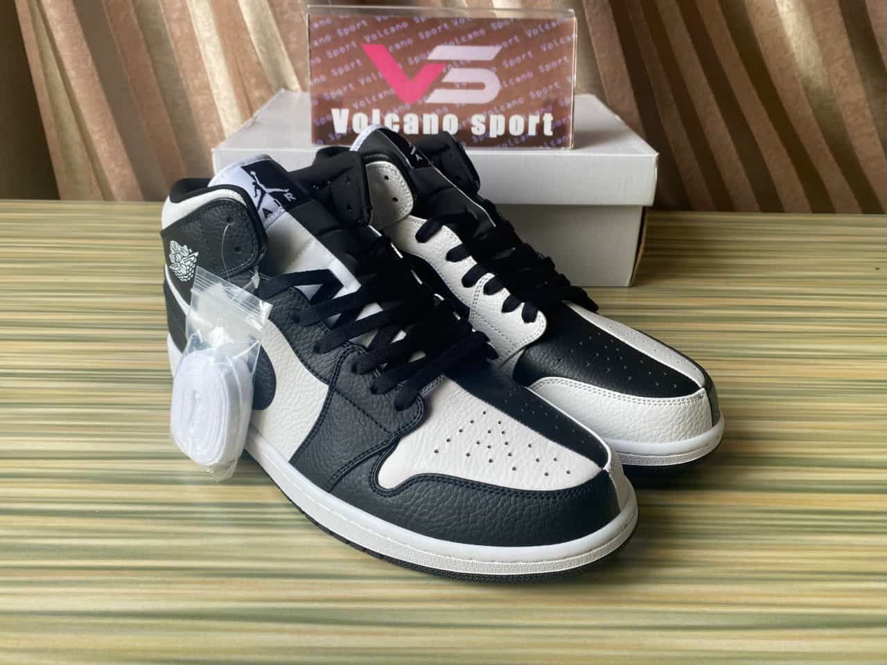 Jordan 1 Mid Split Black White DR0501-101