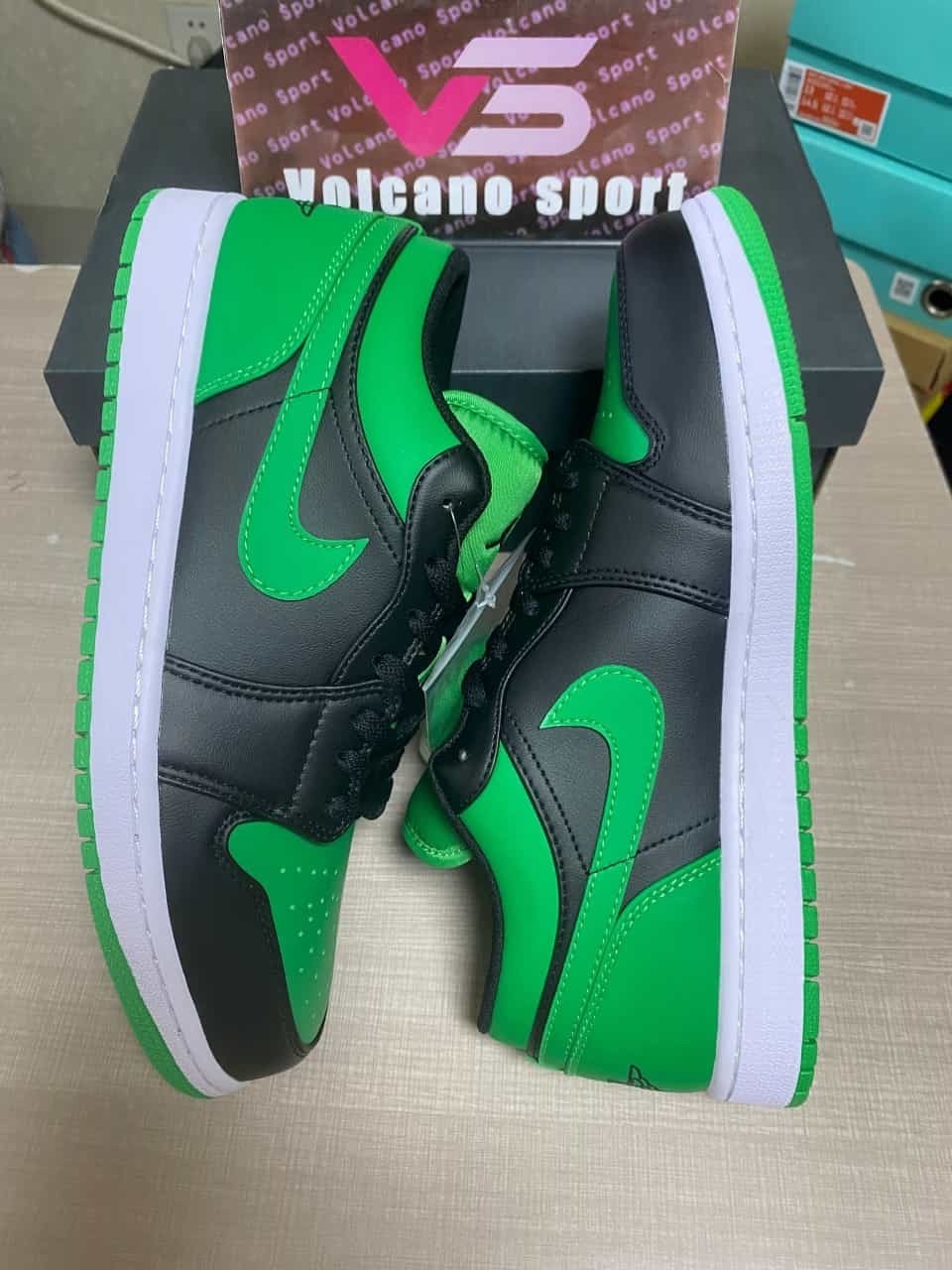 Jordan 1 Low Lucky Green 553558-065