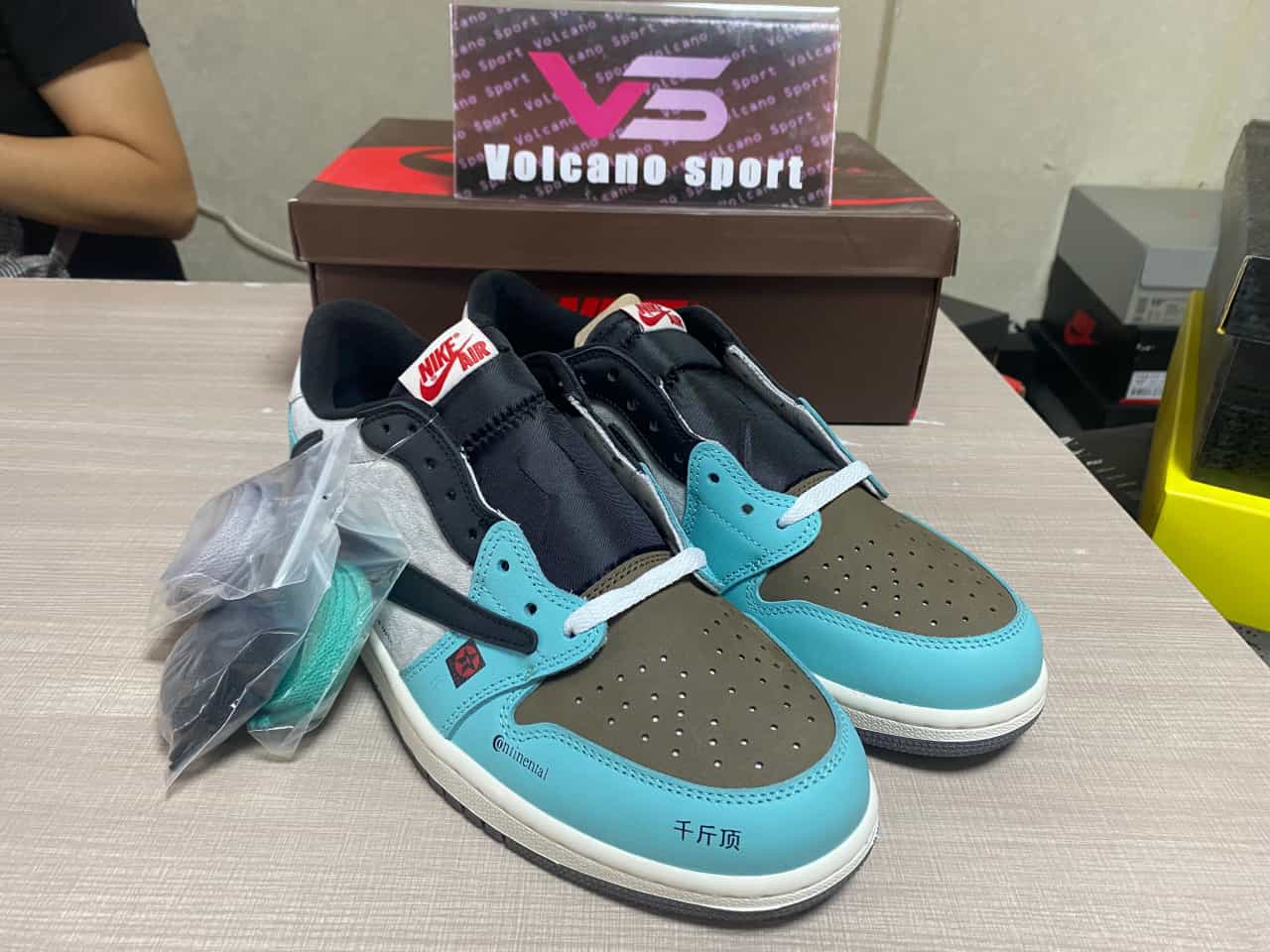 Travis Scott x Air Jordan 1 DM7866-009