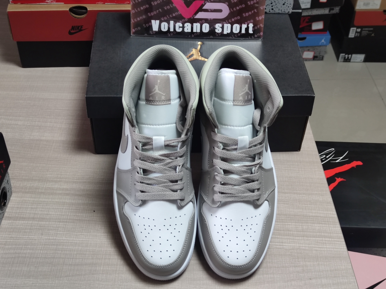 Jordan 1 Mid Linen 554724 082