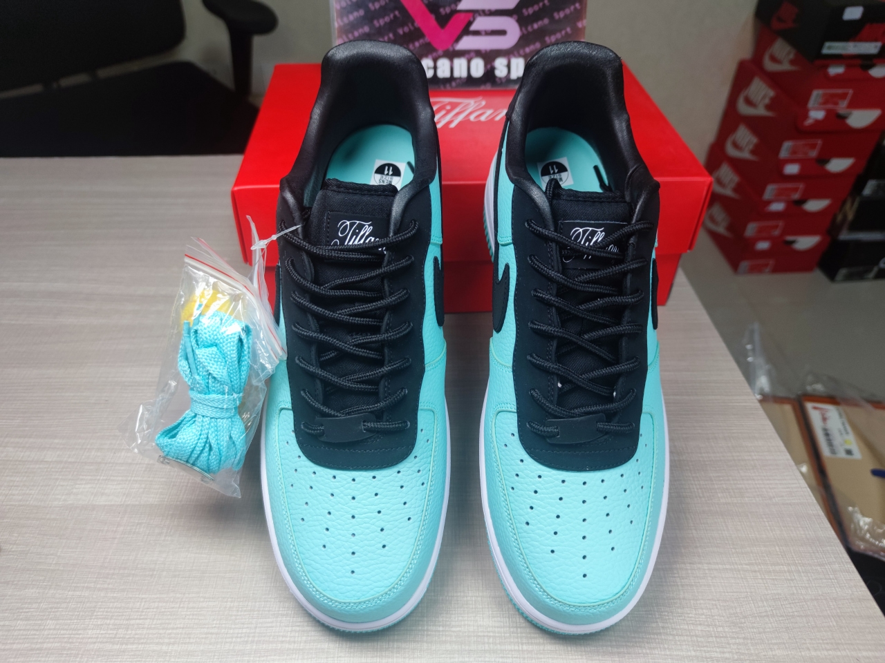 Nike Air Force 1 Low Tiffany & Co. 1837  DZ1382-900