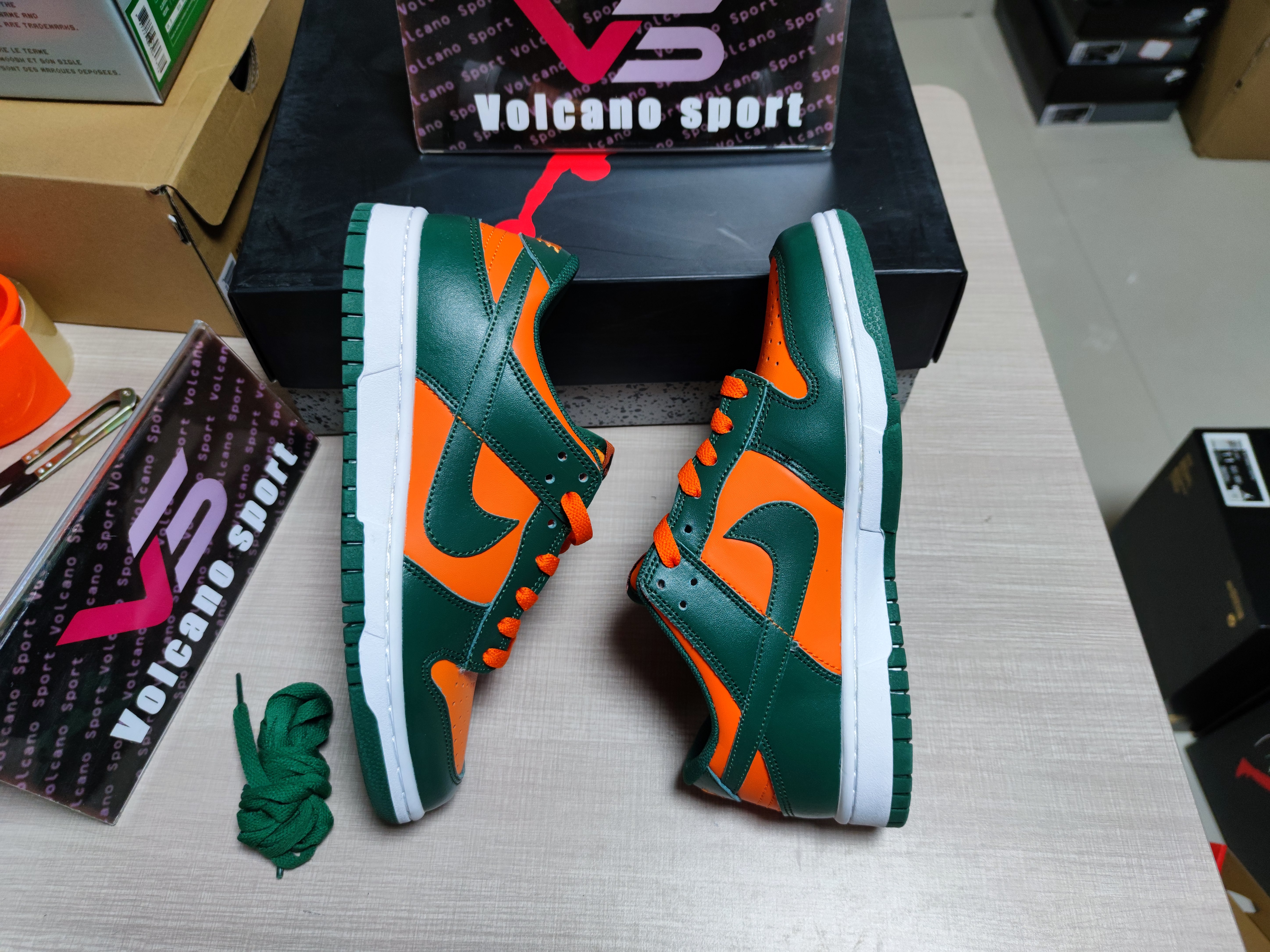 Dunk Low Retro Miami Hurricanes DD1391 300