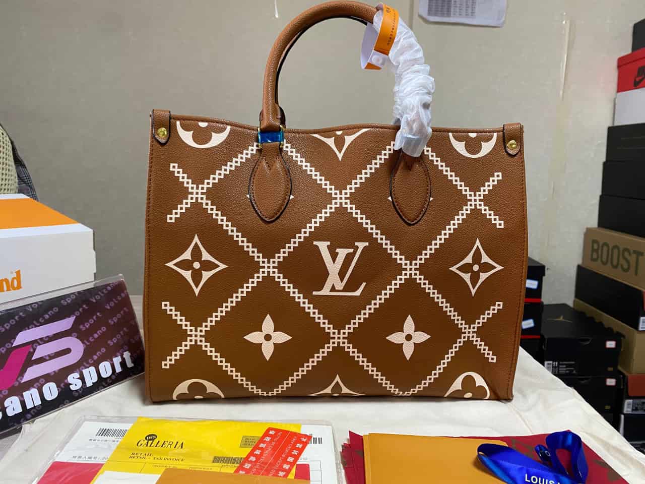 Louis Vuitton OnTheGo MM Arizona Brown