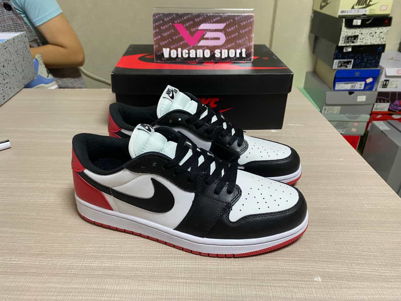 Jordan 1 Retro Low OG Black Toe CZ0790-106
