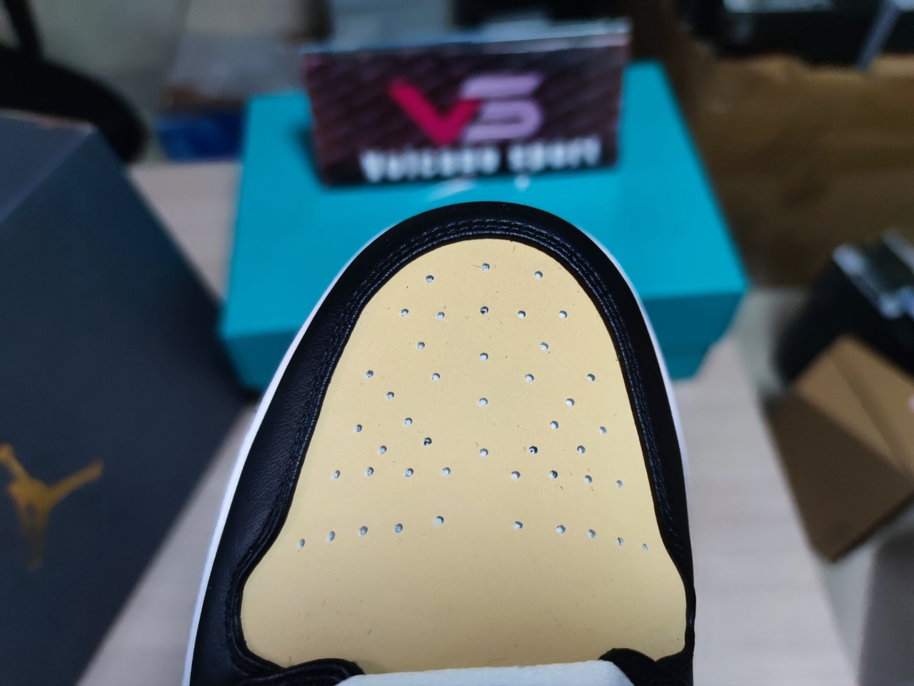 Jordan 1 Mid Tartan Swoosh DZ5329 001