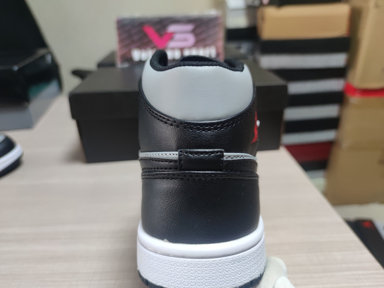 Jordan 1 Mid Shadow Red 554724-096