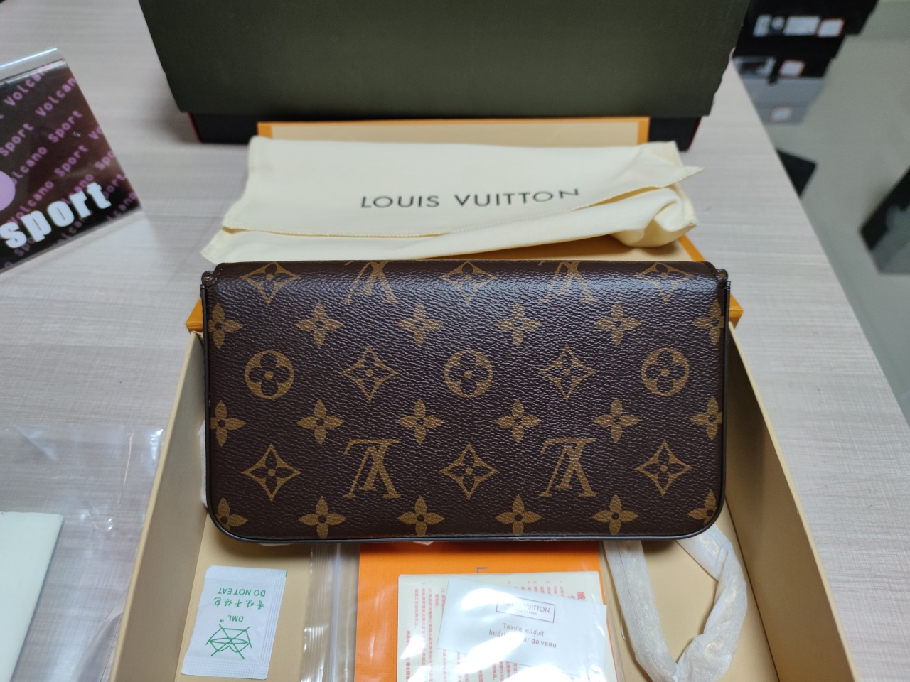 LV Pochette Felicie Monogram Fuchsia Lining