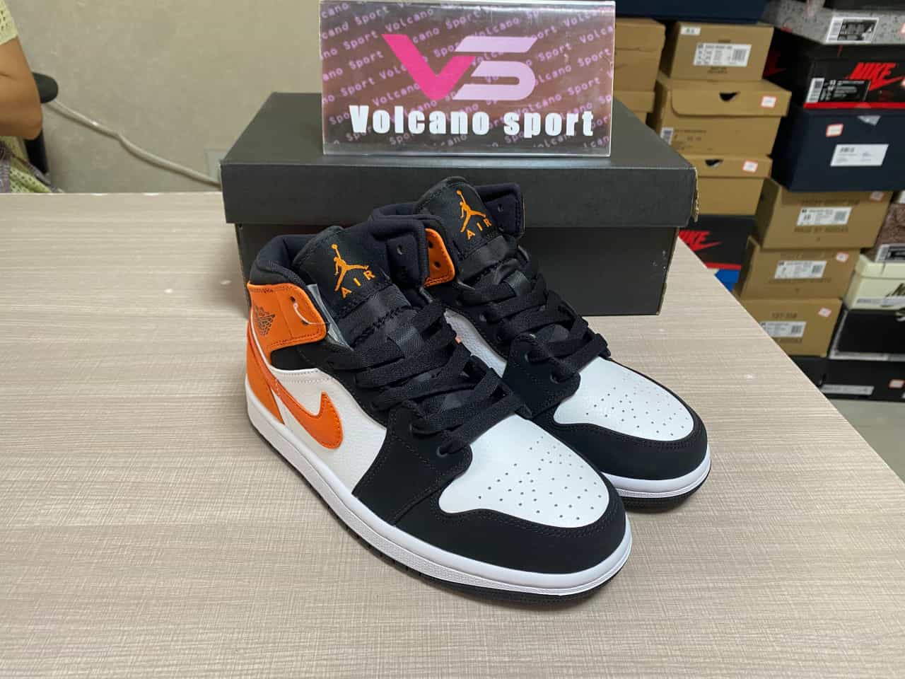 Jordan 1 Mid Shattered Backboard 554724-058