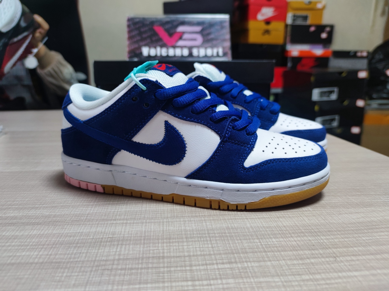 SB Dunk Low Los Angeles Dodgers DO9395-400
