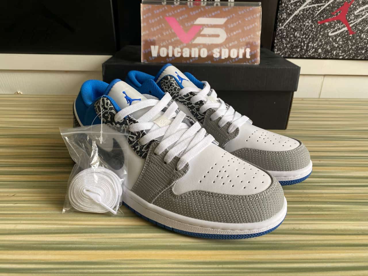 Jordan 1 Low SE True Blue DM1199-140