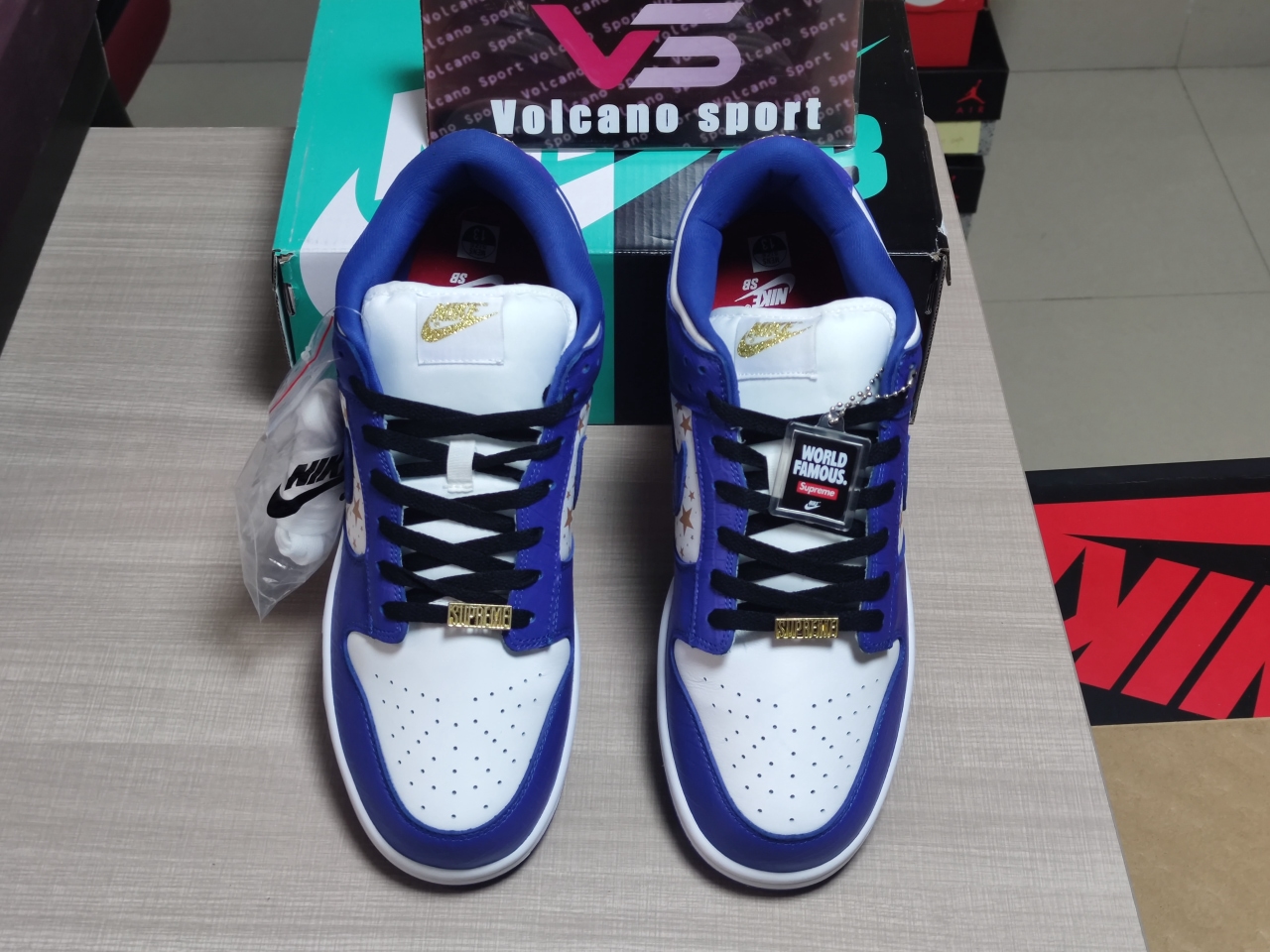 SB Dunk Low Supreme Stars Hyper Royal DH3228 100