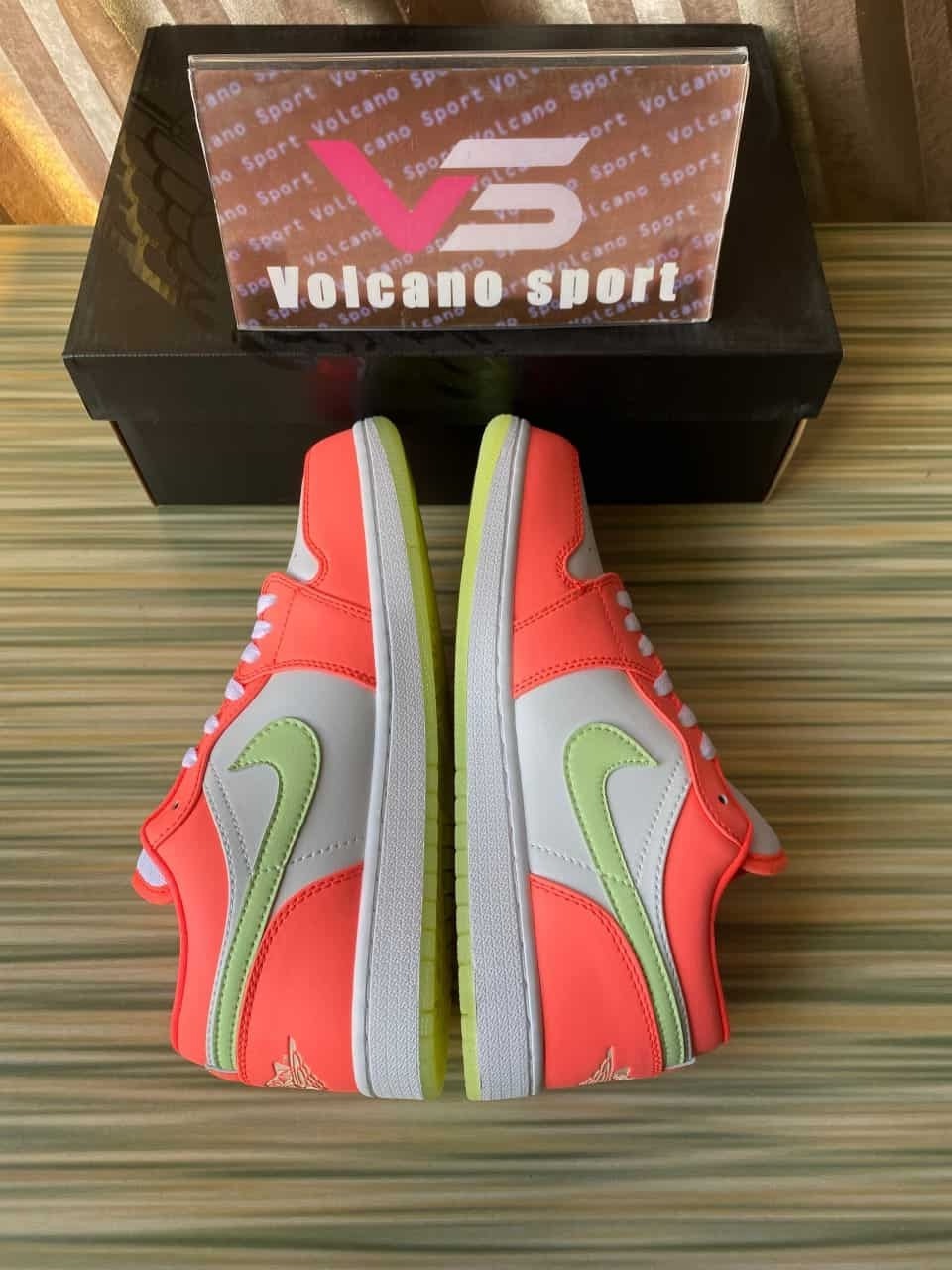 Jordan 1 Low SE Lava Glow FN6772-671