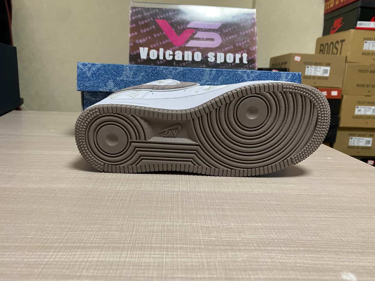 Air force1 x LV8 CV0670-300