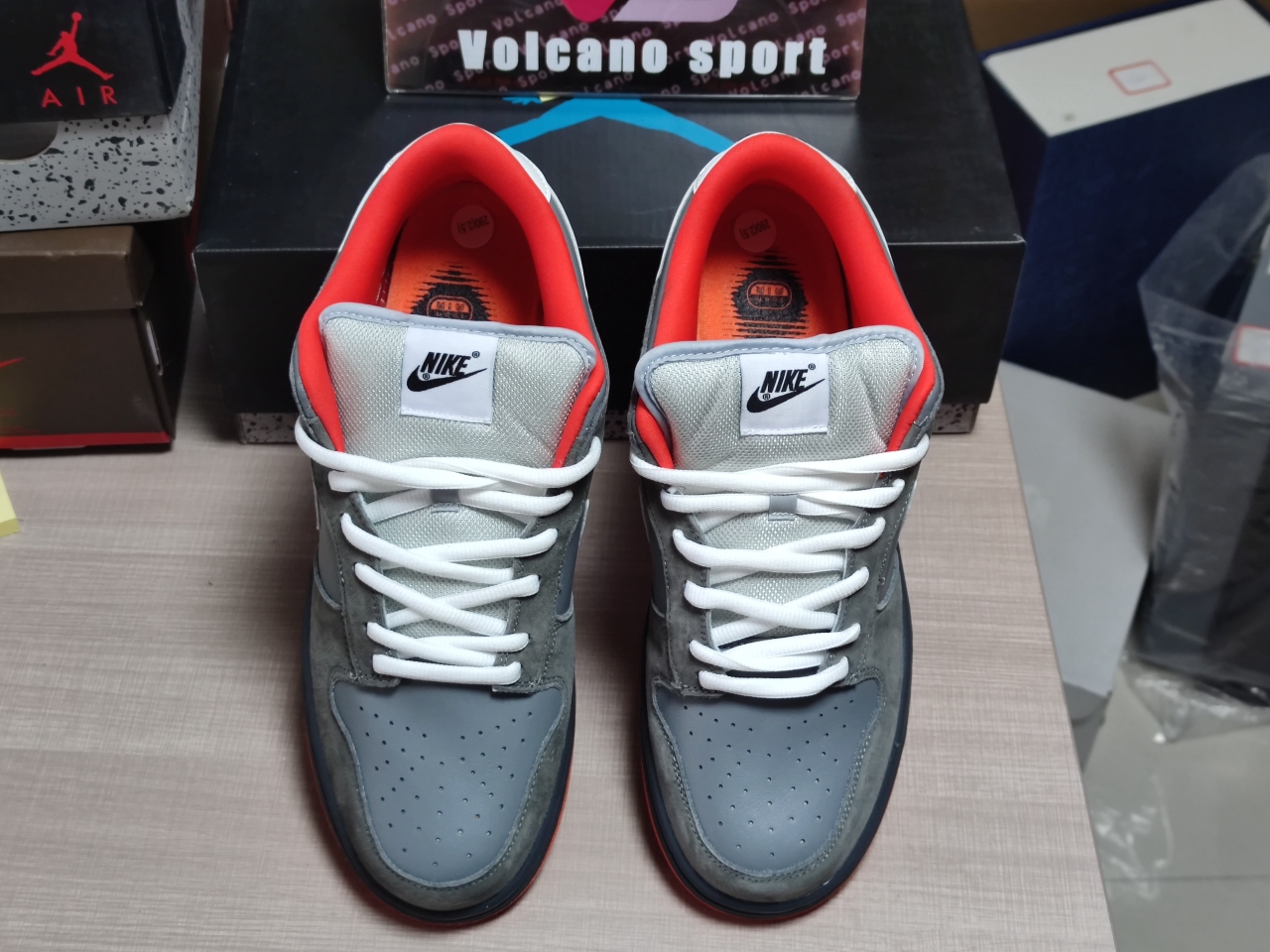 SB Dunk Low Staple NYC Pigeon 304292 011