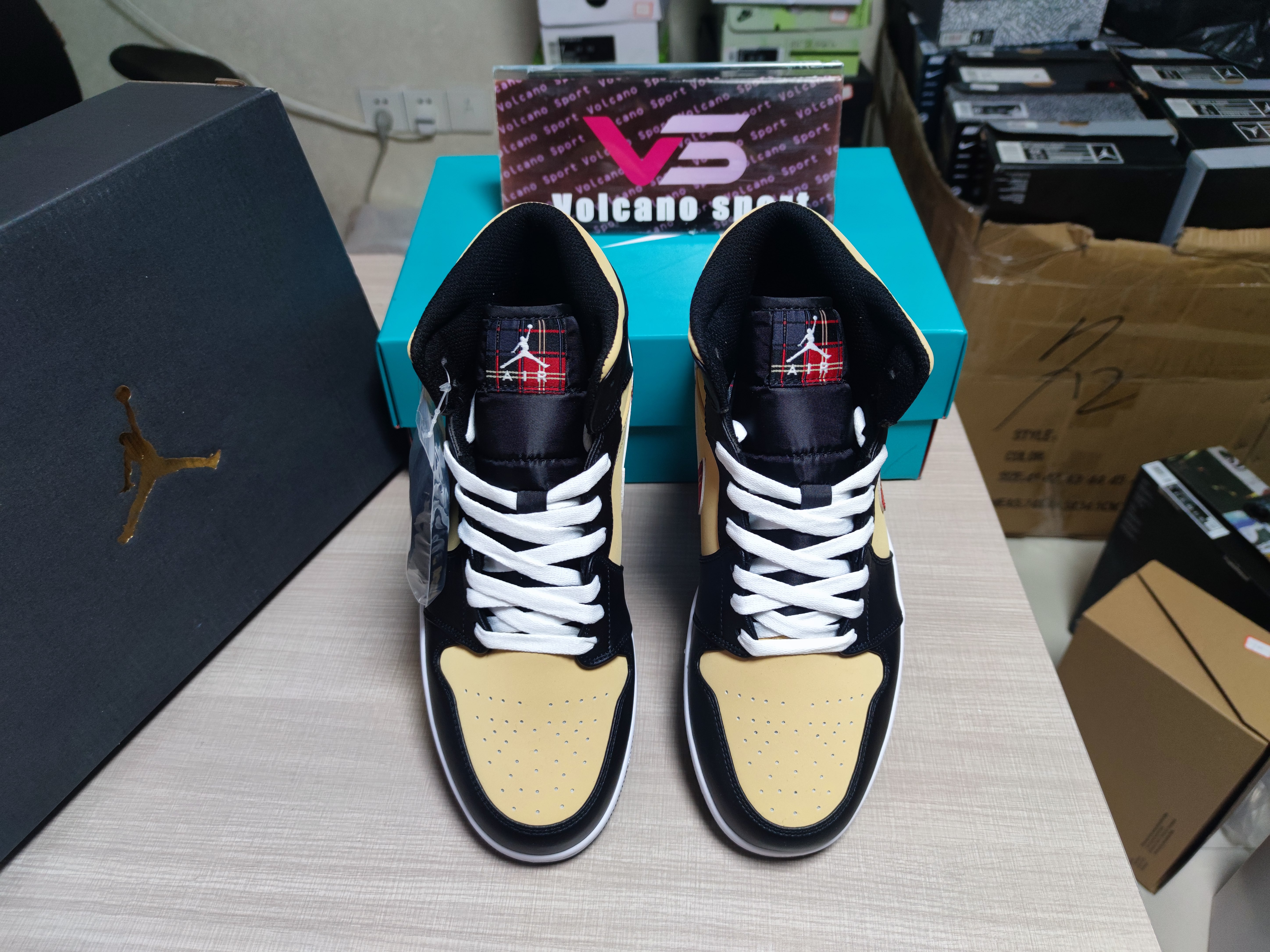 Jordan 1 Mid Tartan Swoosh DZ5329 001