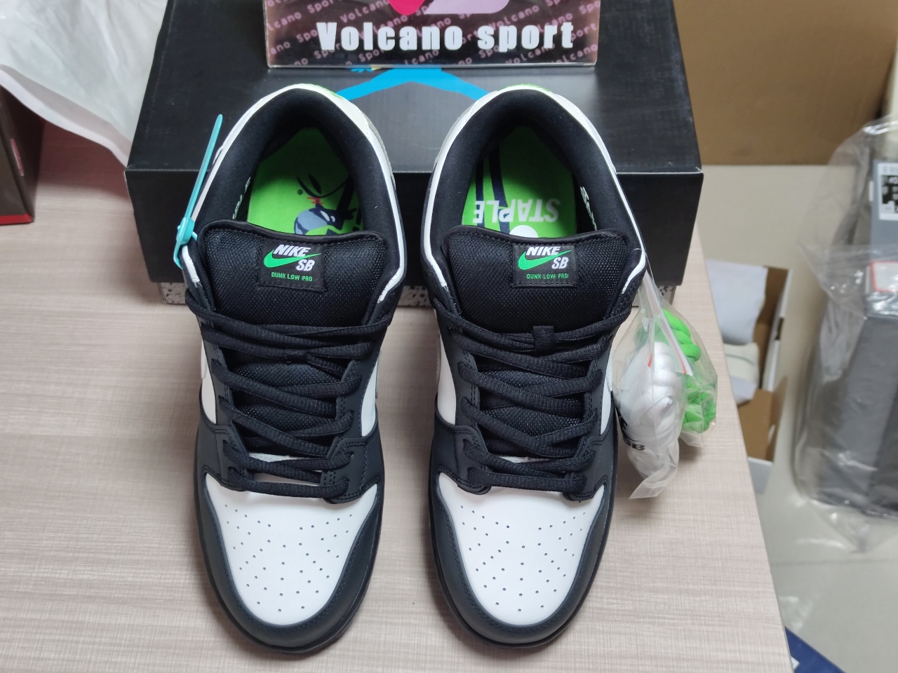 SB Dunk Low Staple Panda Pigeon BV1310 013