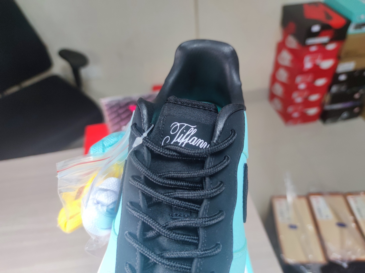 Nike Air Force 1 Low Tiffany & Co. 1837  DZ1382-900