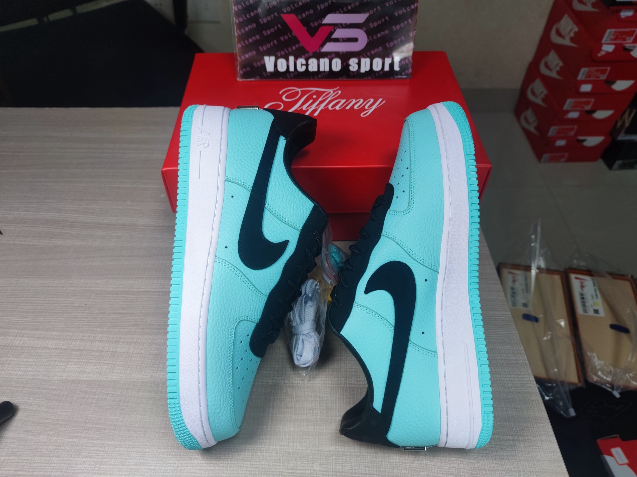 Nike Air Force 1 Low Tiffany & Co. 1837  DZ1382-900