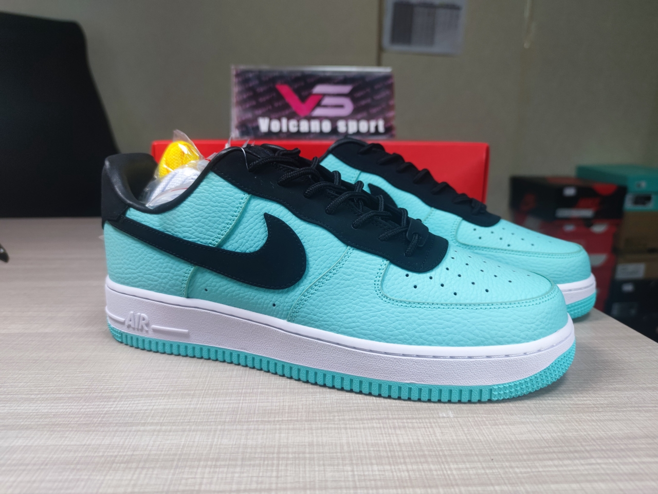 Nike Air Force 1 Low Tiffany & Co. 1837  DZ1382-900