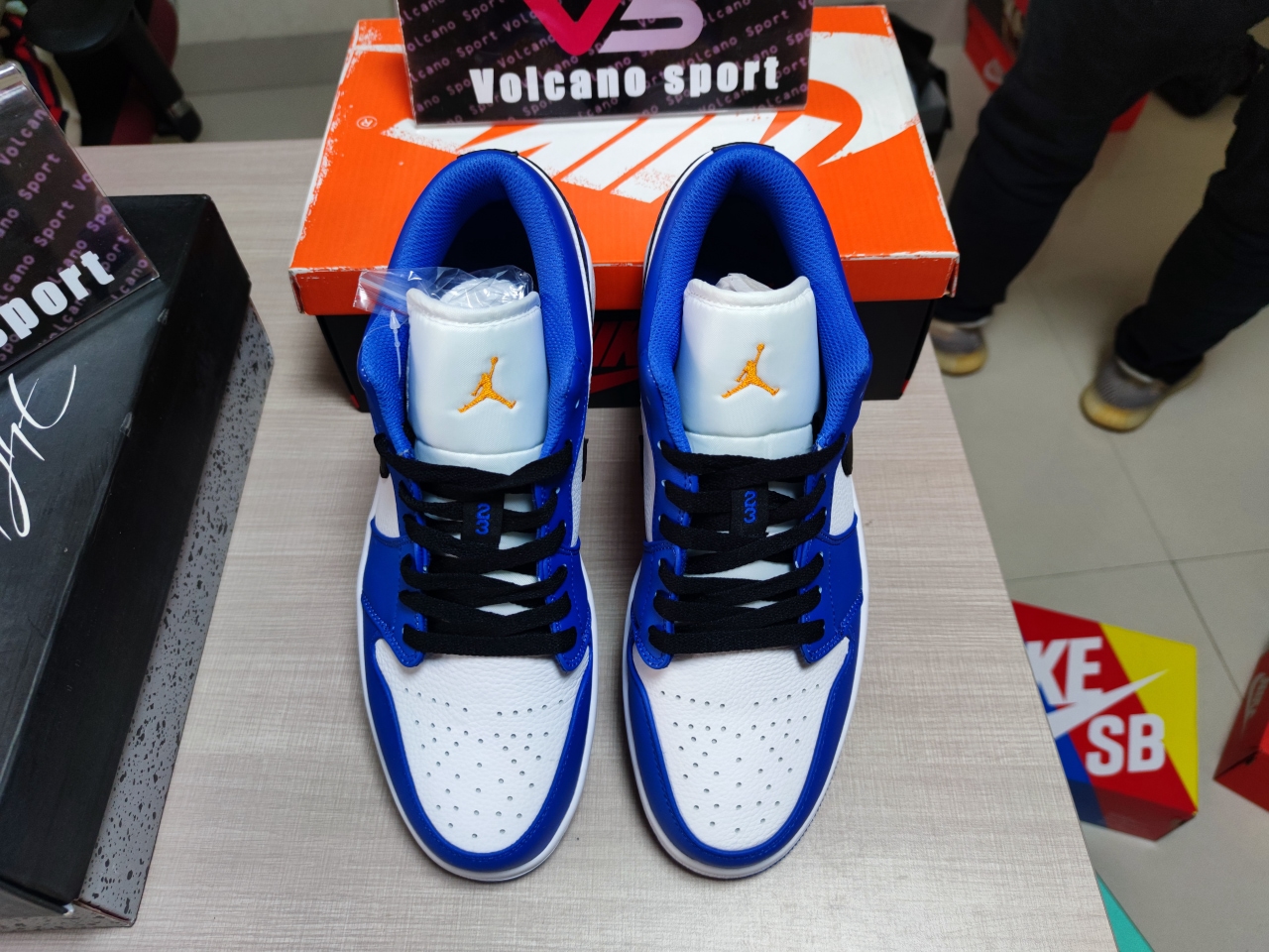 Jordan 1 Low Hyper Royal Orange Peel 553558-401