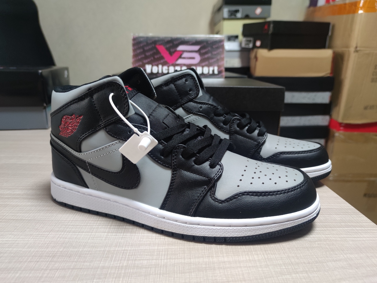 Jordan 1 Mid Shadow Red 554724-096