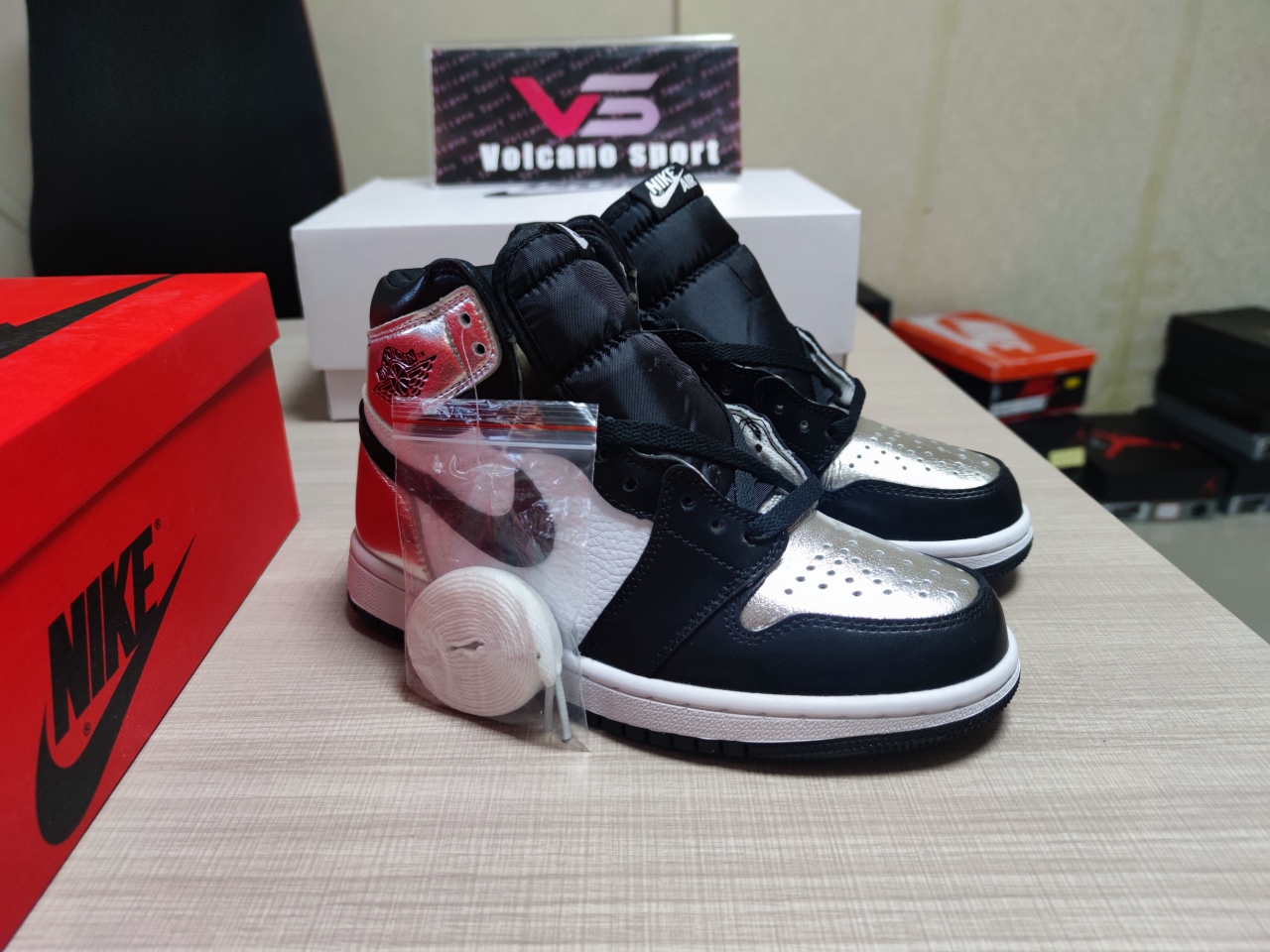 Jordan 1 Retro High Silver Toe CD0461 001