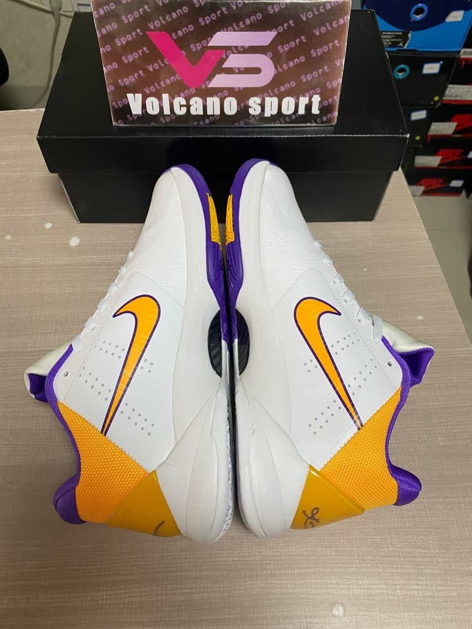 Kobe 5 Lakers 386429-102