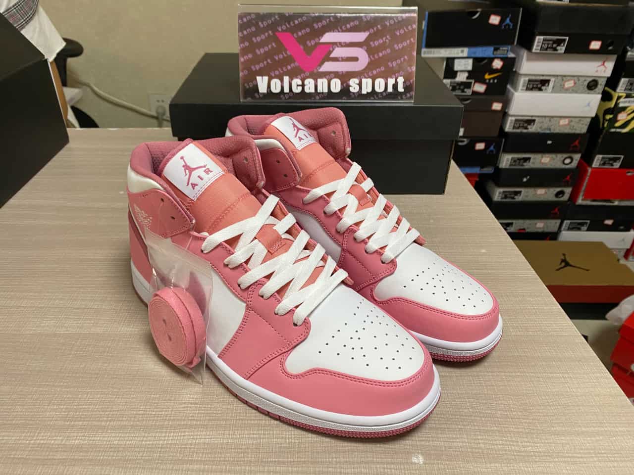 Jordan 1 Mid Valentine's Day DQ8423-616