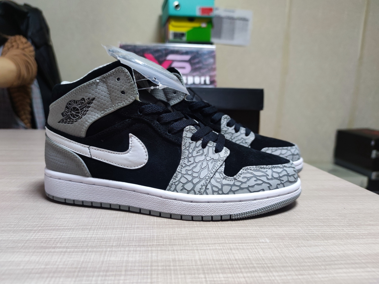 Jordan 1 Mid SE Elephant Print DM1200 016