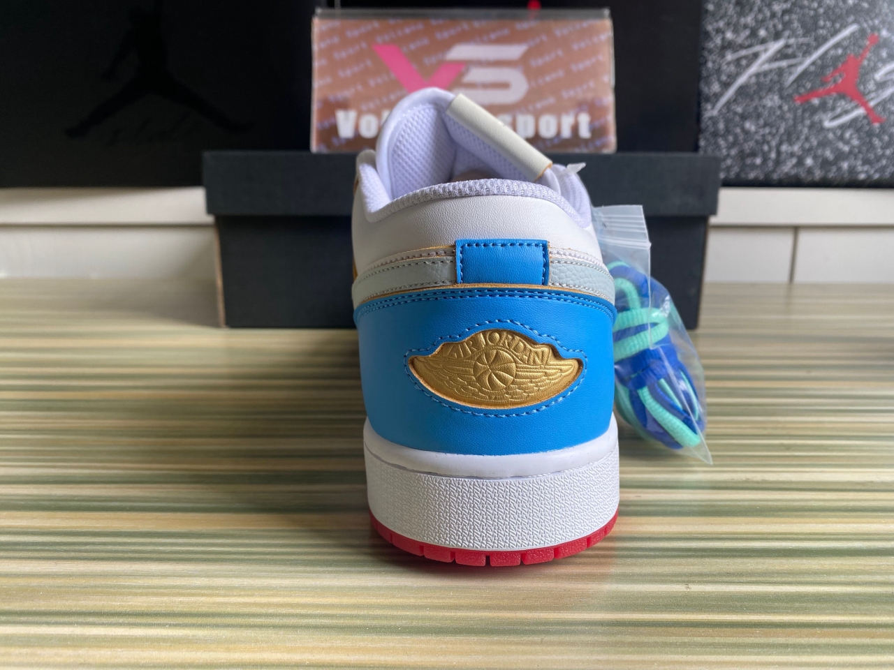 Jordan 1 Low SE University Blue Gradient FN8895-141