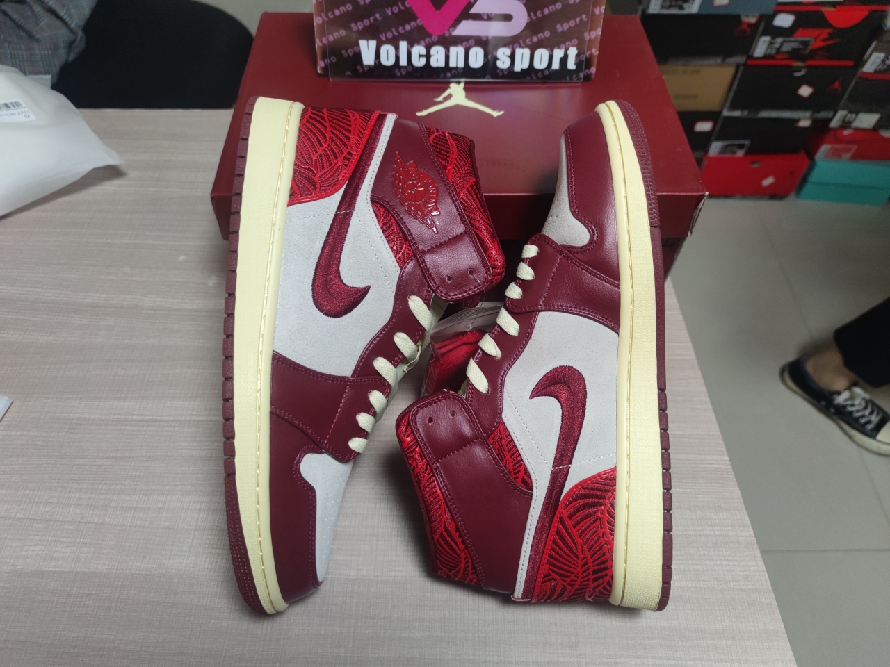Jordan 1 Mid SE Tiki Leaf Team Red DZ2820-601