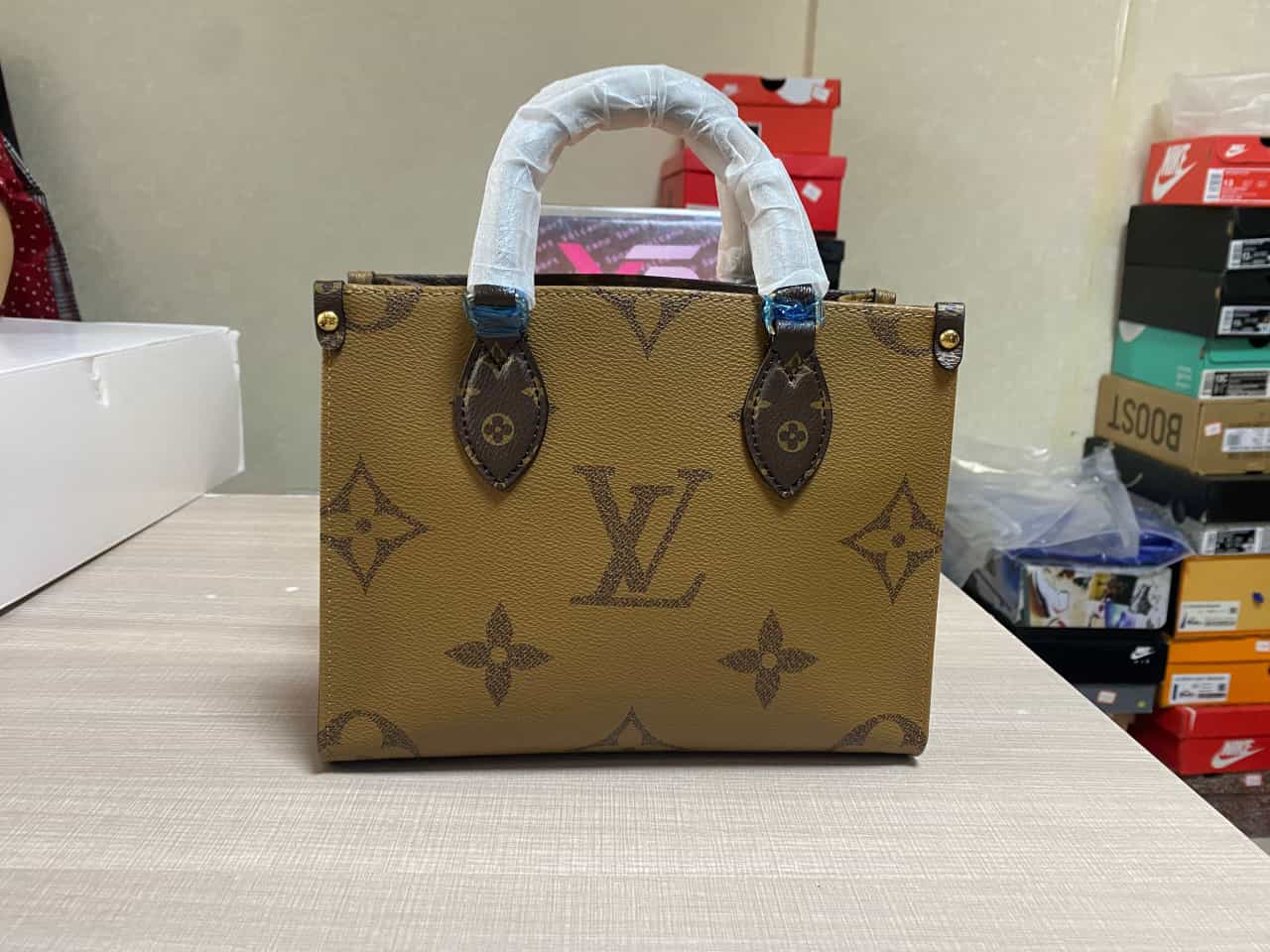 LV OnTheGo MM Tote bag