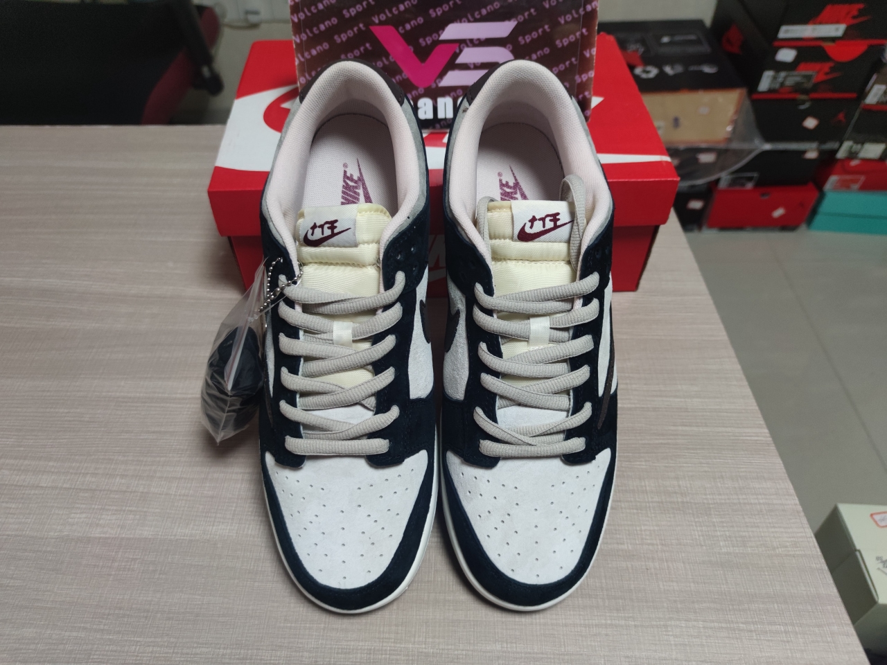 Dunk Katsuhiro o Tomo CU1726 990