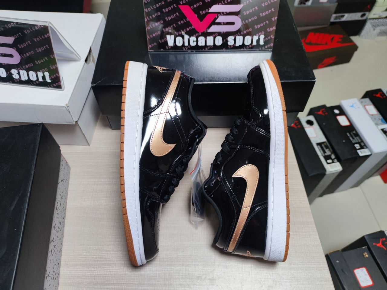 Jordan 1 Retro Low GG