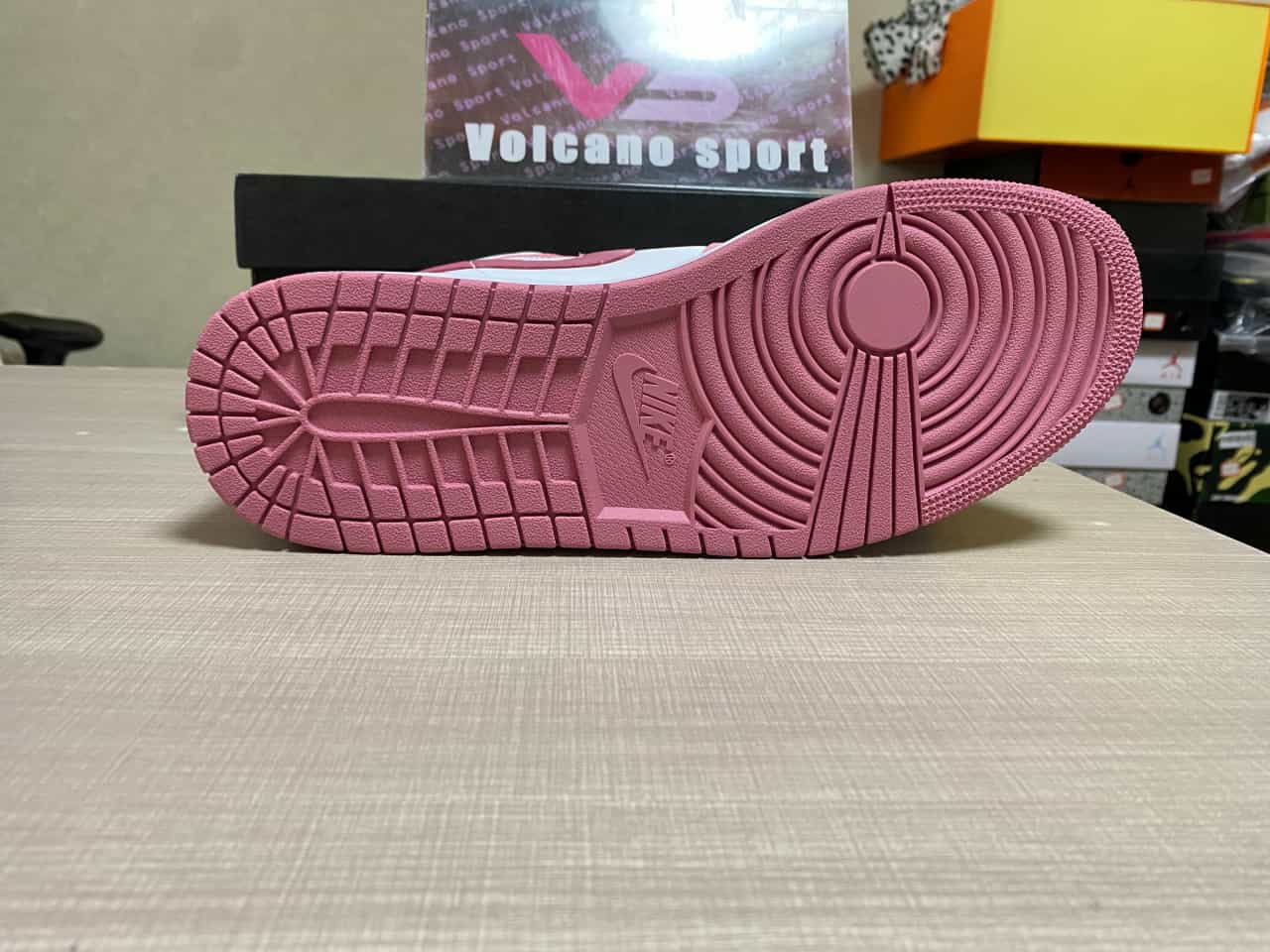 Jordan 1 Mid Valentine's Day DQ8423-616