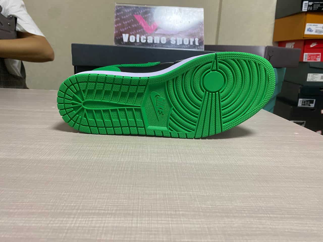 Jordan 1 Low Lucky Green 553558-065