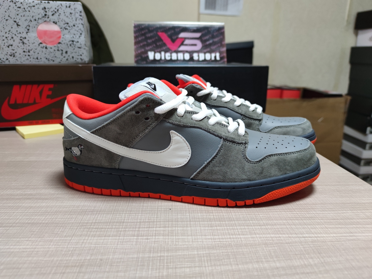 SB Dunk Low Staple NYC Pigeon 304292 011