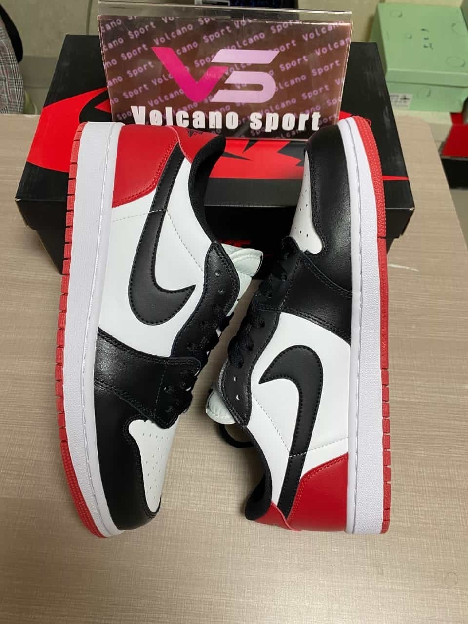Jordan 1 Retro Low OG Black Toe CZ0790-106