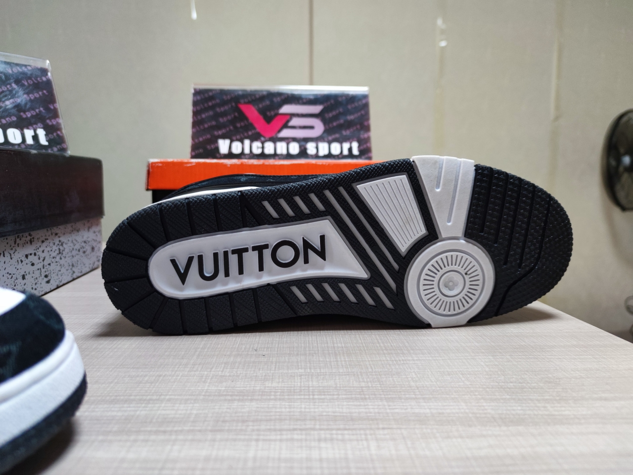 LV TRAIL SNEAKER Black White