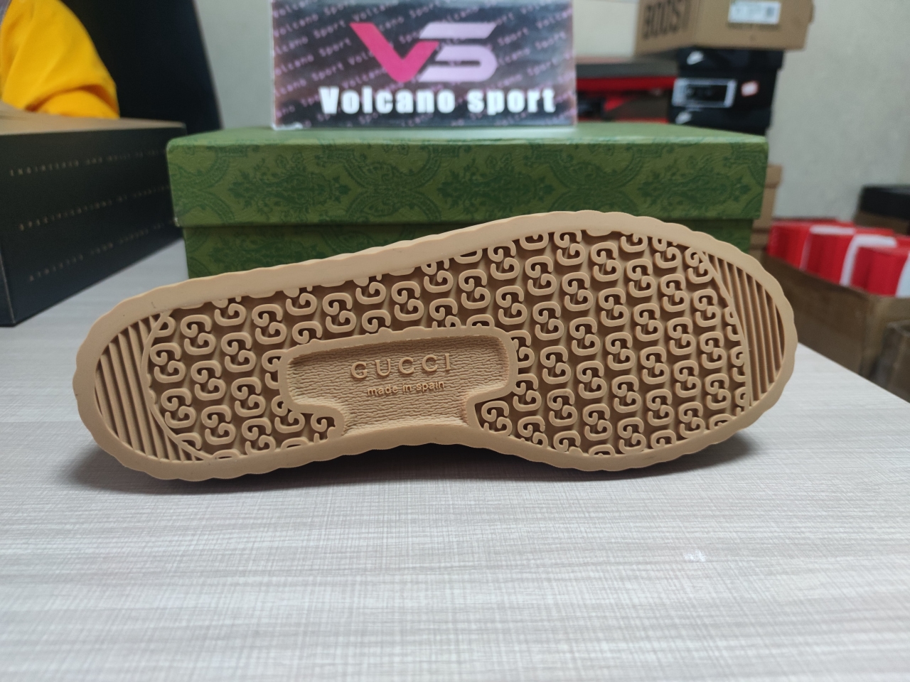 GUCCI Maxi GG Low Top Beige Ebony