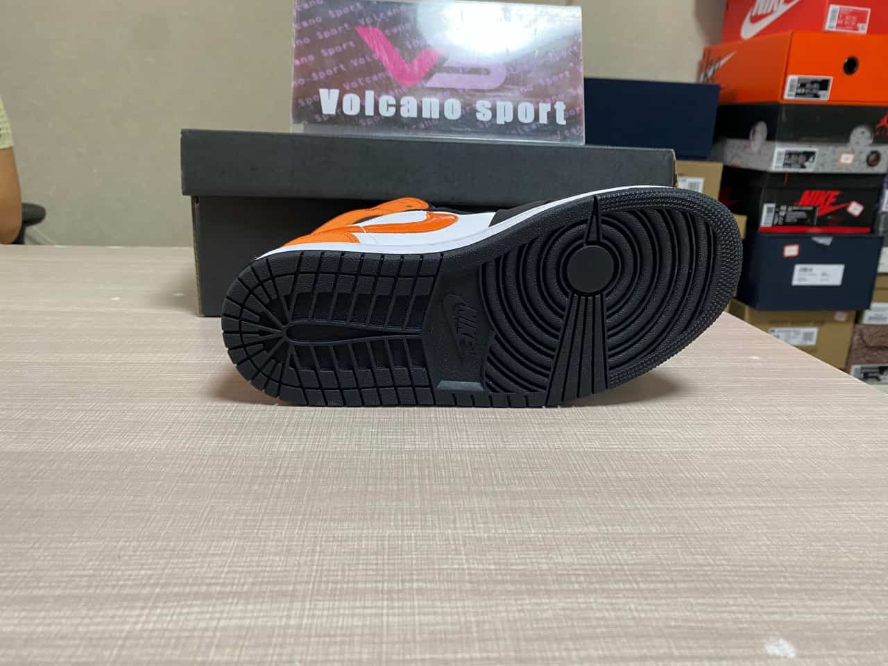 Jordan 1 Mid Shattered Backboard 554724-058