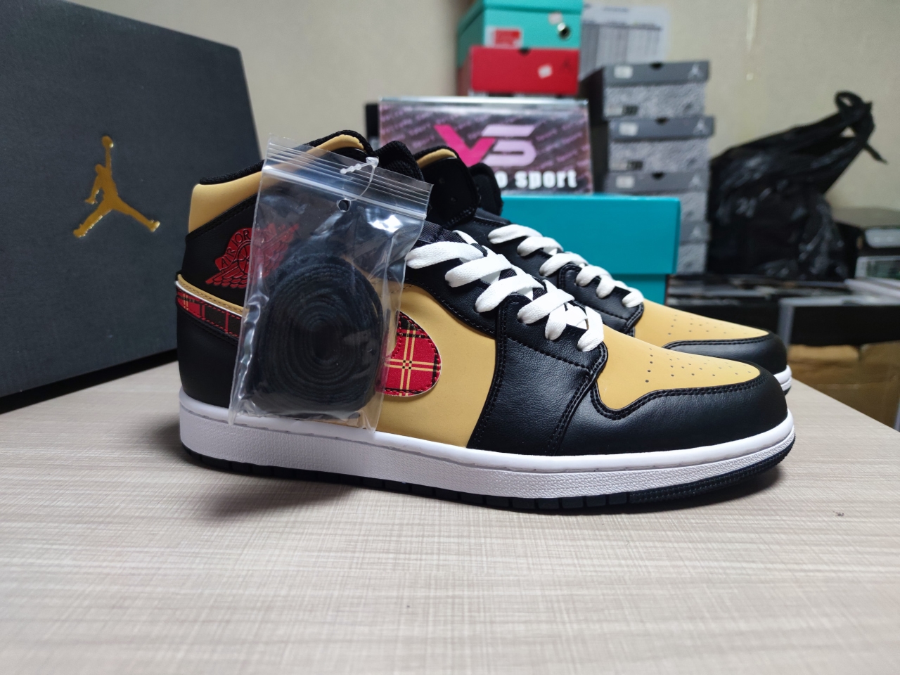 Jordan 1 Mid Tartan Swoosh DZ5329 001