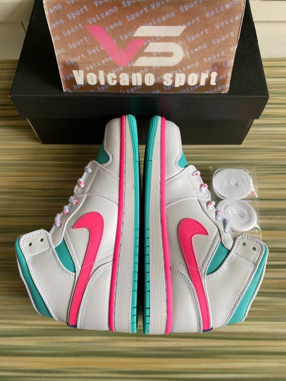 Jordan 1 Mid White Pink Green Soar 555112-102