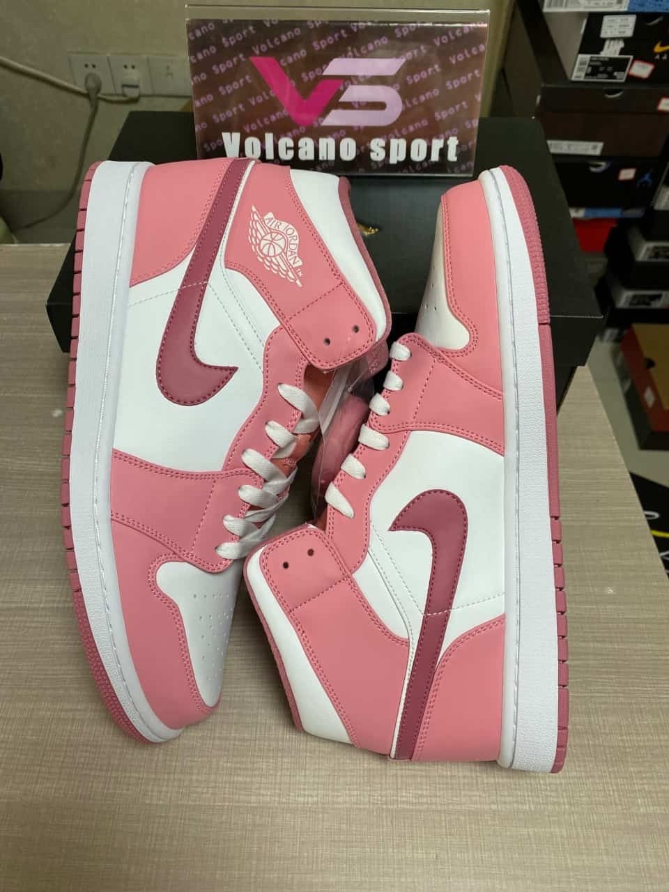Jordan 1 Mid Valentine's Day DQ8423-616