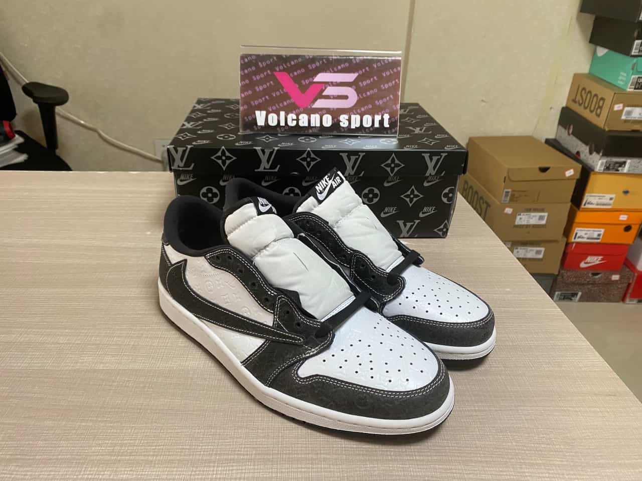 LV x Jordan 1 Low DL2211-001