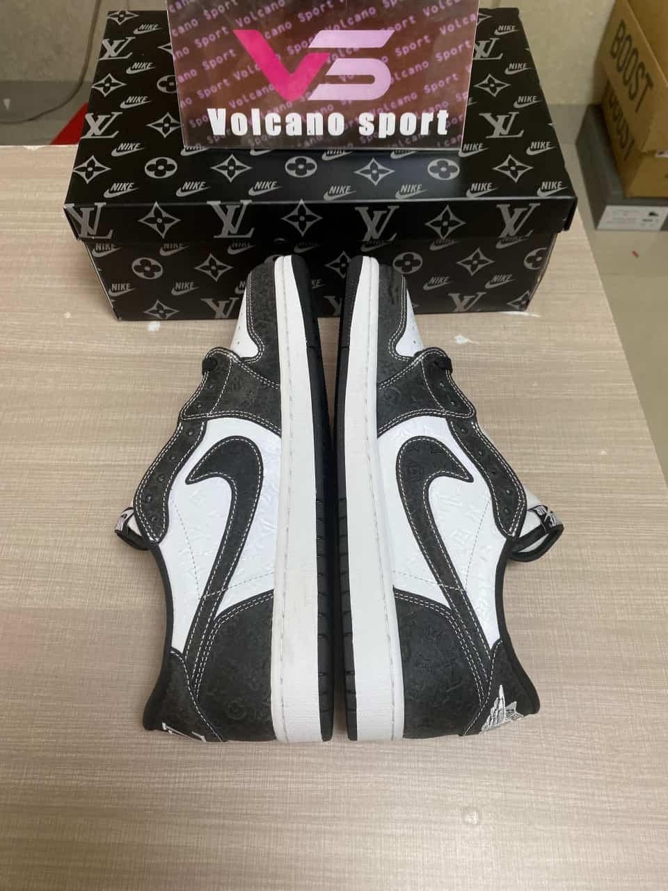 LV x Jordan 1 Low DL2211-001