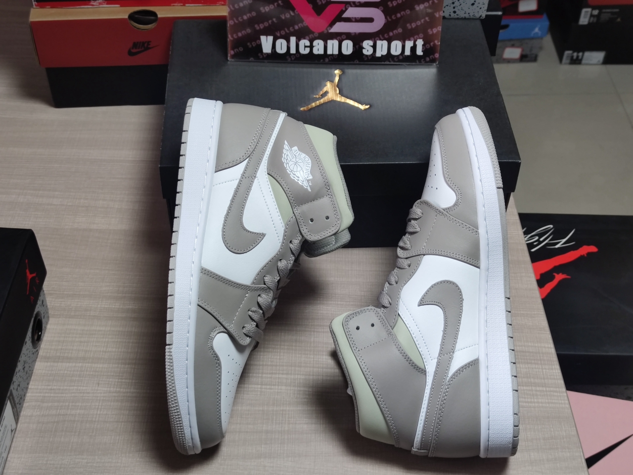 Jordan 1 Mid Linen 554724 082