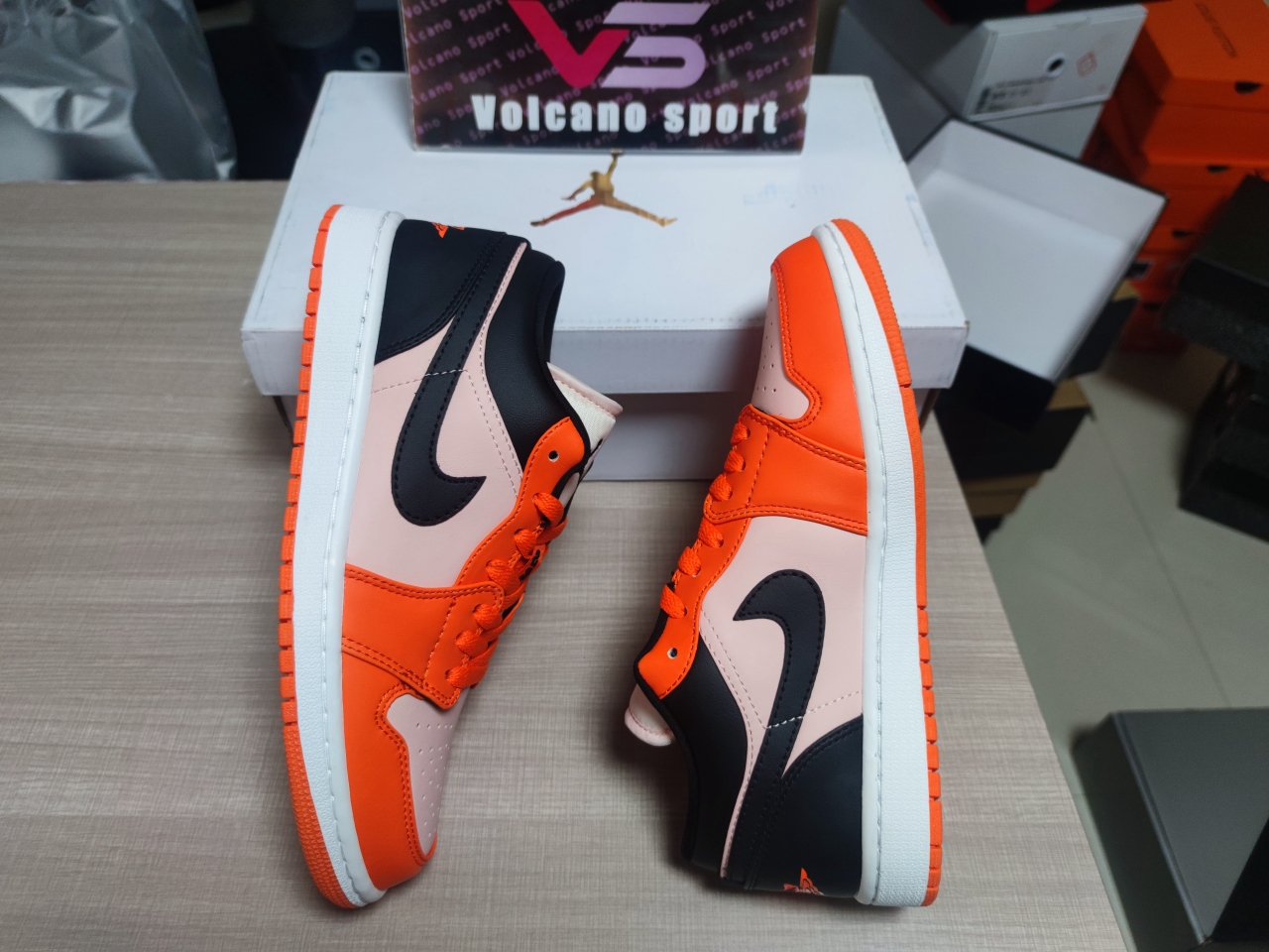 Jordan 1 Low Orange Black DM3379-600