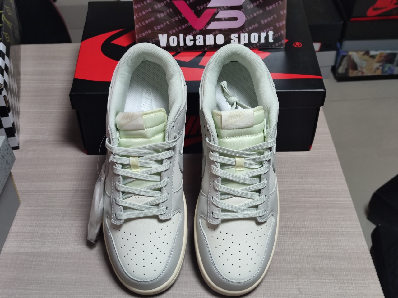 Dunk Low Sail Light Bone DD1503 107